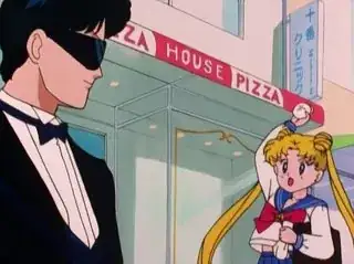 Usagi throws nikuman at Mamoru after he likens her hairstyle to nikuman and says she'll get fat