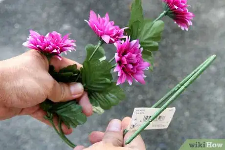 Image titled Make Elegant Centerpieces Using Distilled Water and Silk Flowers Step 7Bullet1