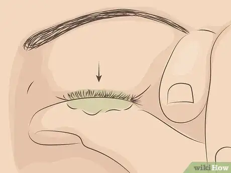 Image titled Curl Your Eyelashes Without an Eyelash Curler Step 18