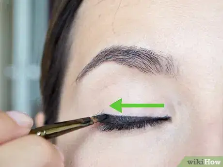 Image titled Do 60s Eyeliner Step 4