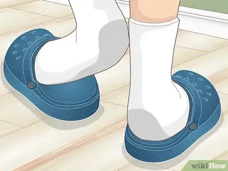 Image titled Unshrink Crocs Step 8