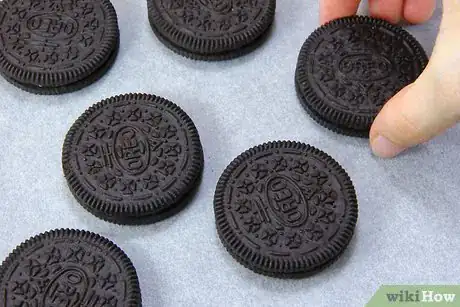 Image titled Crush Oreos Step 1