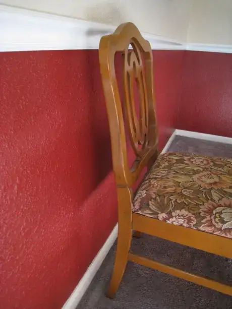 Image titled Chair_rail_2.JPG