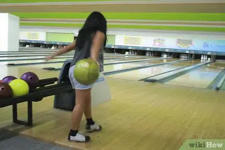 Image titled Pick a Bowling Ball Step 9