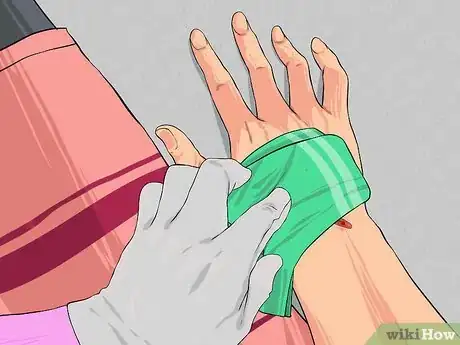 Image titled Apply First Aid without Bandages Step 13