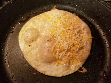 Image titled Cheese_in_tortilla_step2