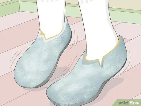 Image titled Stretch Shoes Lengthwise Step 12