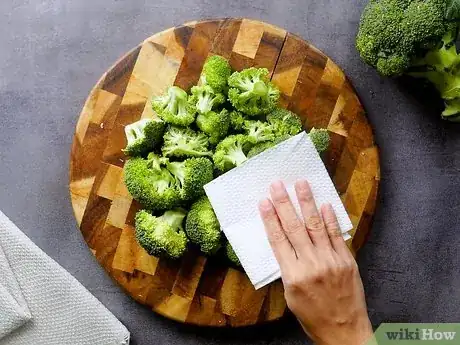 Image titled Parboil Broccoli Step 1