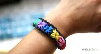 Make a Starburst Bracelet Using the Rainbow Loom