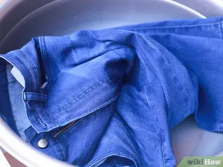 Image titled Remove Body Odor from Clothes Step 2