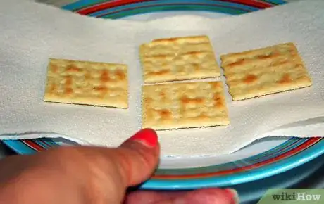 Image titled Freshen crackers in a microwave Step 3