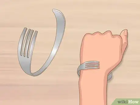 Image titled Use a Fork Step 11